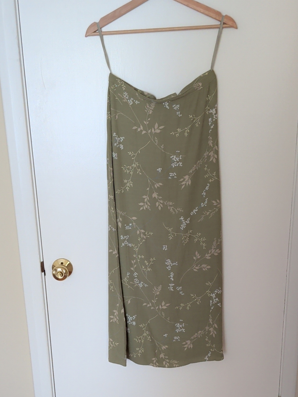 Jones Wear Sage Green Floral Slip Skirt